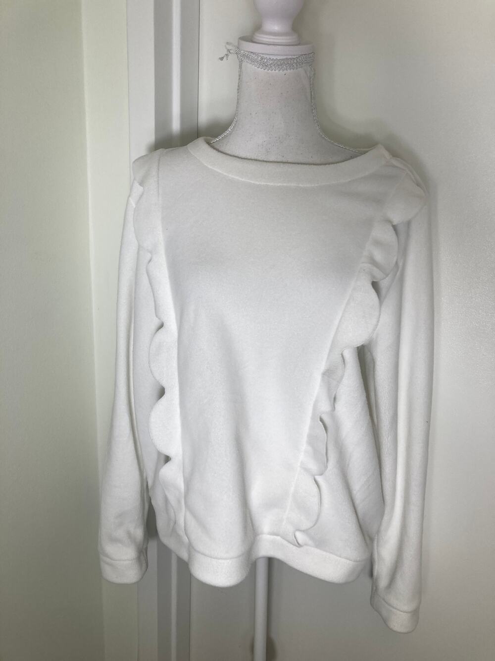 Dudley Stephens White Fleece Scallop Pullover Sz L